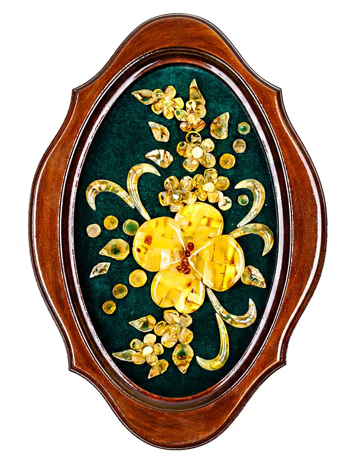 картинка Небольшая яркая картина на бархате из натурального янтаря «Орхидея» 32 х 22 см в онлайн магазине