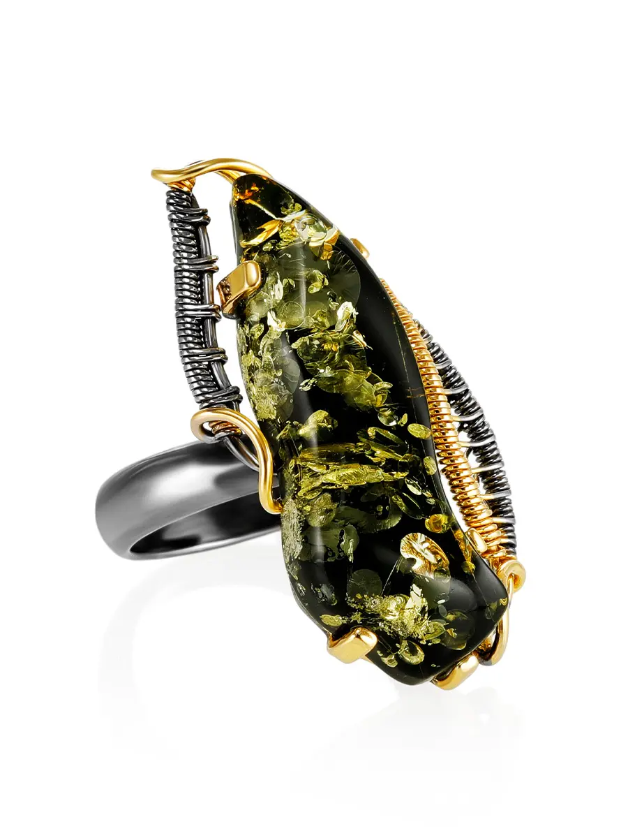 картинка Эффектное вечернее кольцо «Филигрань» с зелёным янтарём в онлайн магазине