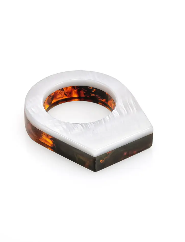 картинка Необычное кольцо из формованного янтаря с перламутром «Везувий» в онлайн магазине