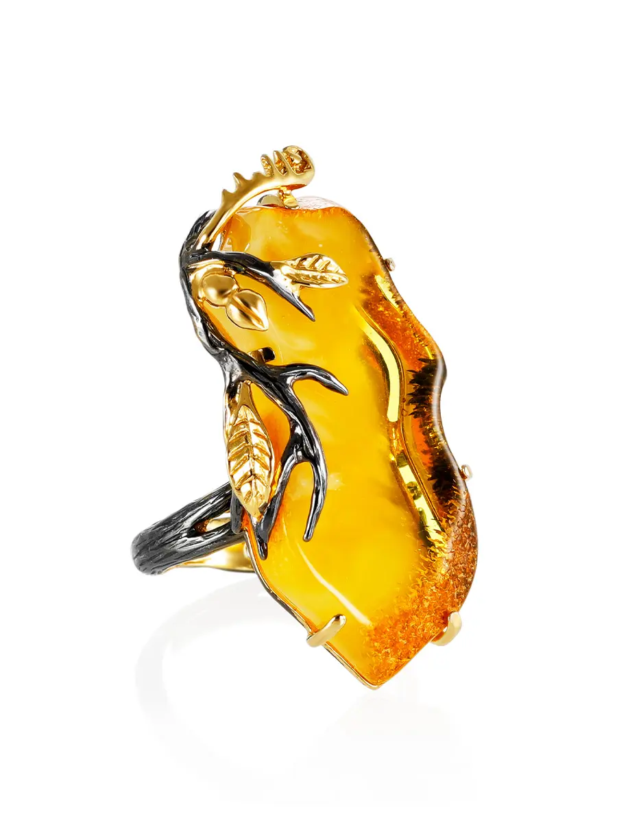 картинка Красивое кольцо с цельным янтарём в золочённом серебре «Версаль» в онлайн магазине