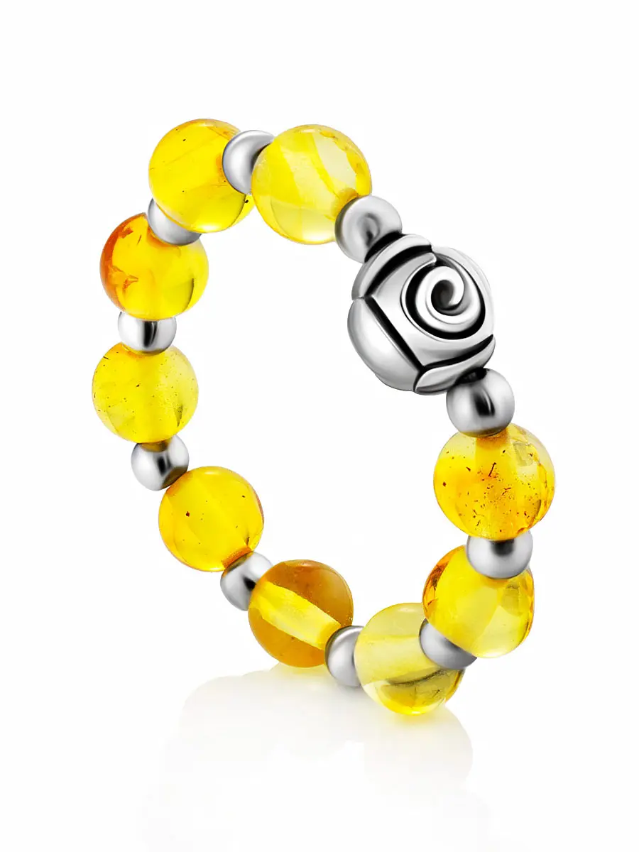 картинка Нежное тонкое кольцо из лимонных янтарных бусин на резинке в онлайн магазине