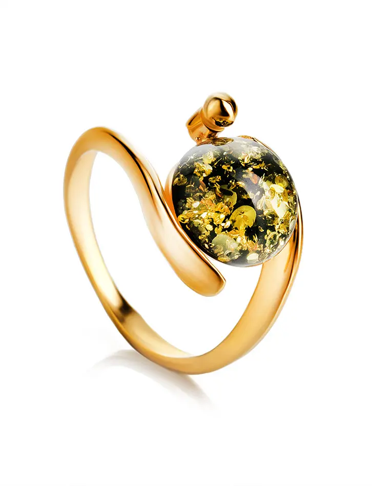 картинка Кольцо «Сфера» из позолоченного серебра с натуральным янтарём зелёного цвета в онлайн магазине