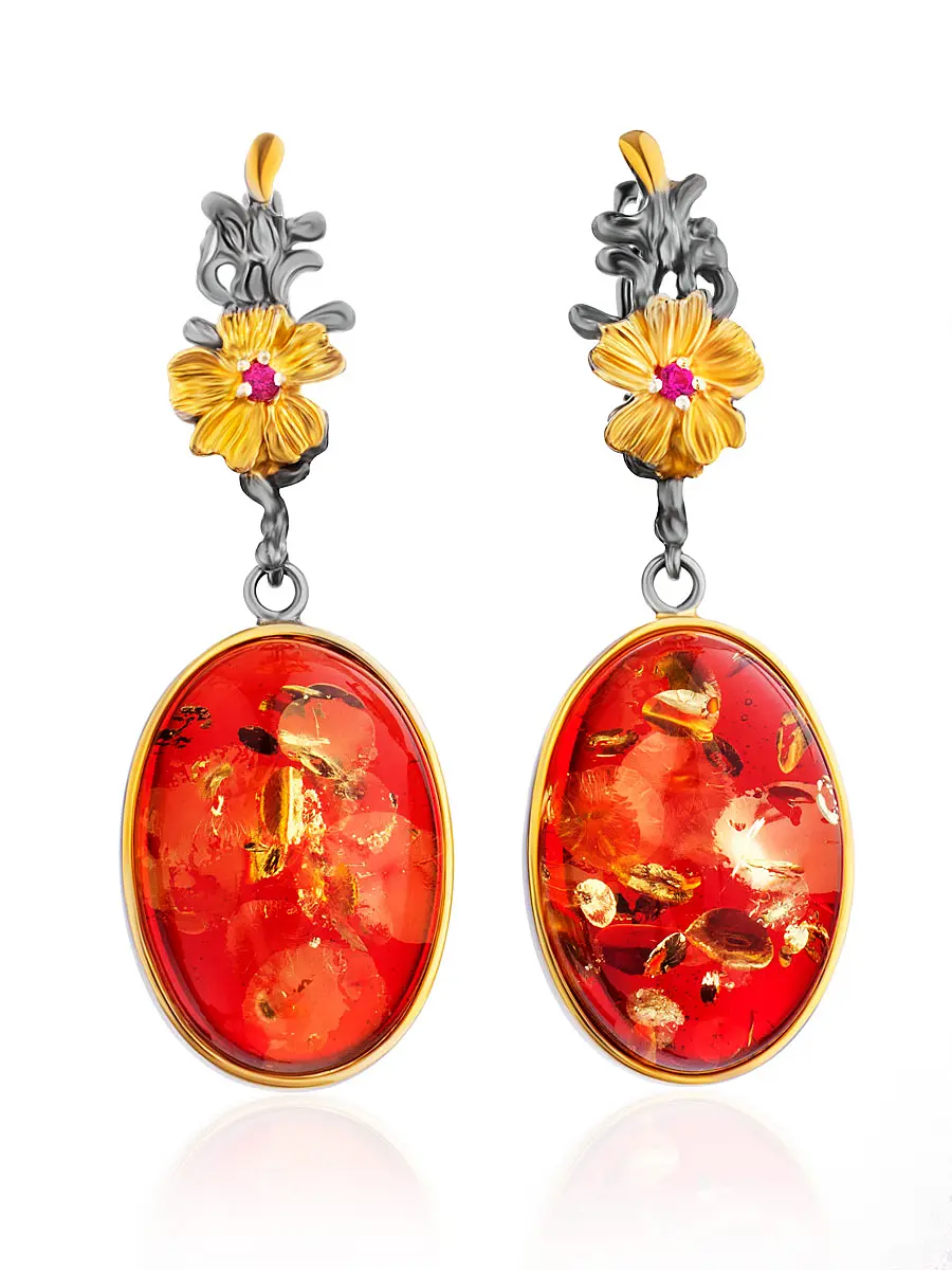 картинка Яркие серьги из позолоченного серебра и искрящегося красного янтаря «Версаль» в онлайн магазине