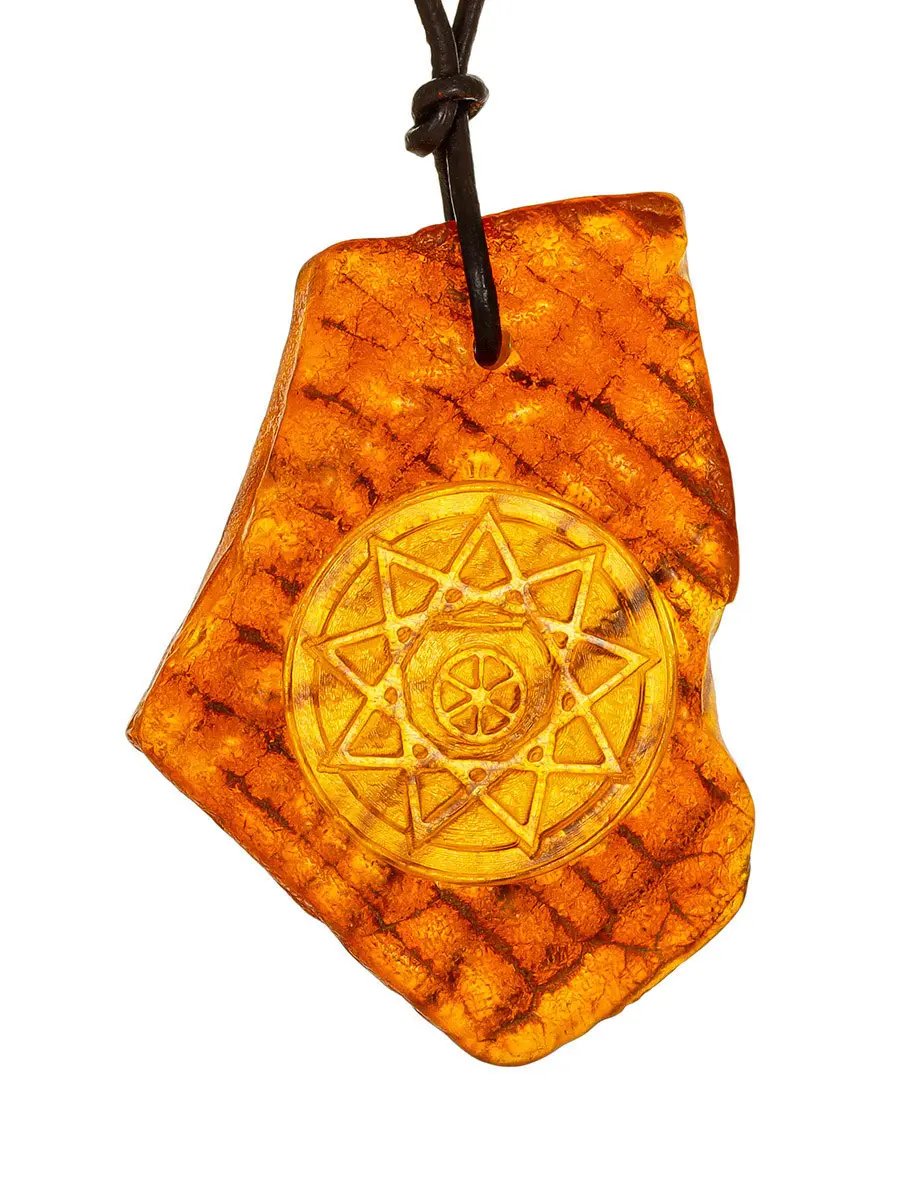 картинка Янтарный кулон-оберег с резьбой «Чертог Финиста» в онлайн магазине