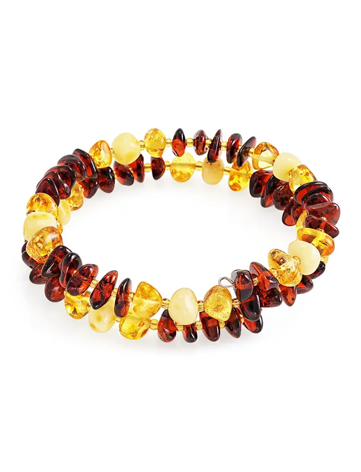 картинка Стильный яркий браслет из глянцевого янтаря трёх цветов на струне «Галька крупная» в онлайн магазине