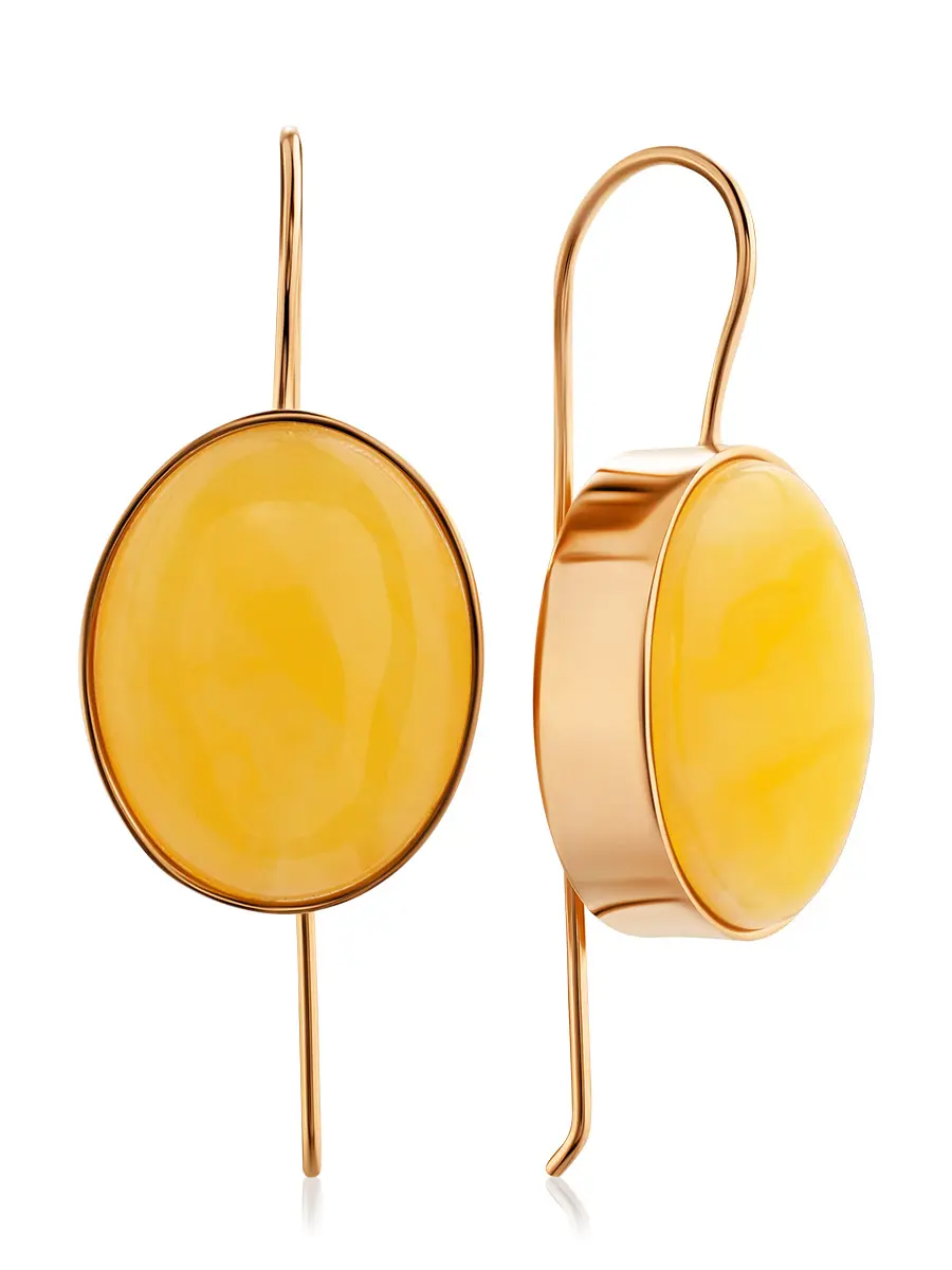 картинка Крупные объёмные серьги из позолоченного серебра и натурального янтаря медового цвета «Притяжение» в онлайн магазине