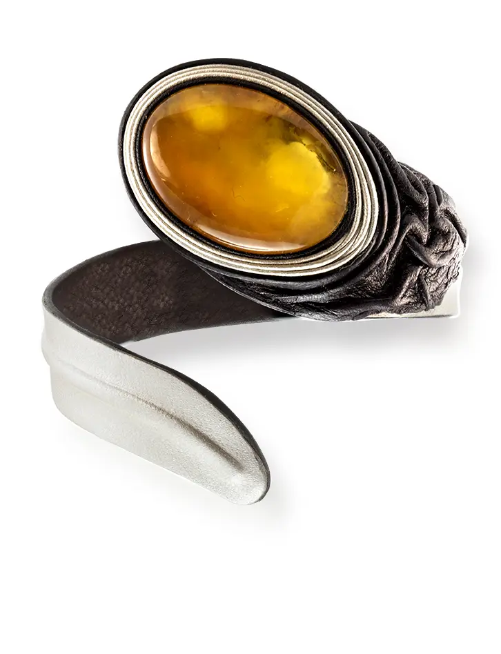 картинка Контрастный браслет из натуральной кожи со вставкой из медового янтаря «Змейка» в онлайн магазине