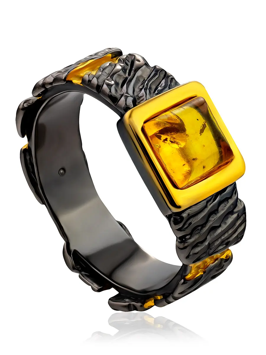 картинка Стильное неширокое кольцо, украшенное янтарём «Бубинга» в онлайн магазине