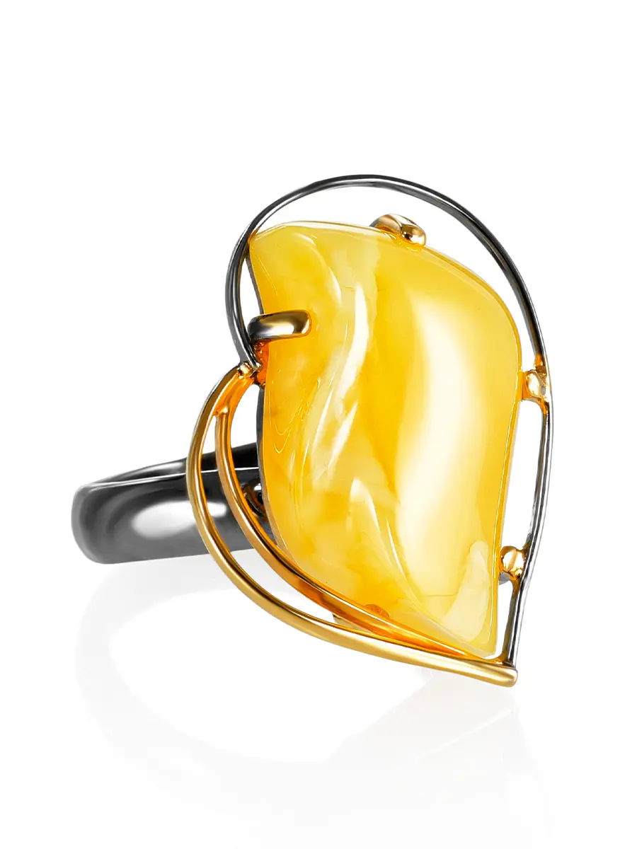 картинка Кольцо из золоченного серебра и янтаря с красивой текстурой «Риальто» в онлайн магазине