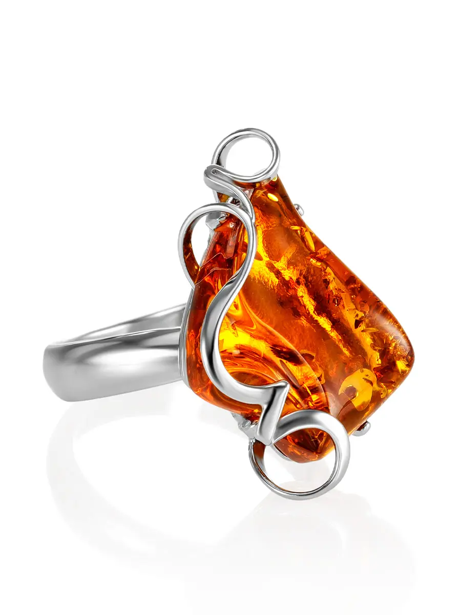картинка Серебряное кольцо с цельным натуральным янтарем коньячного цвета с искорками «Риальто» в онлайн магазине