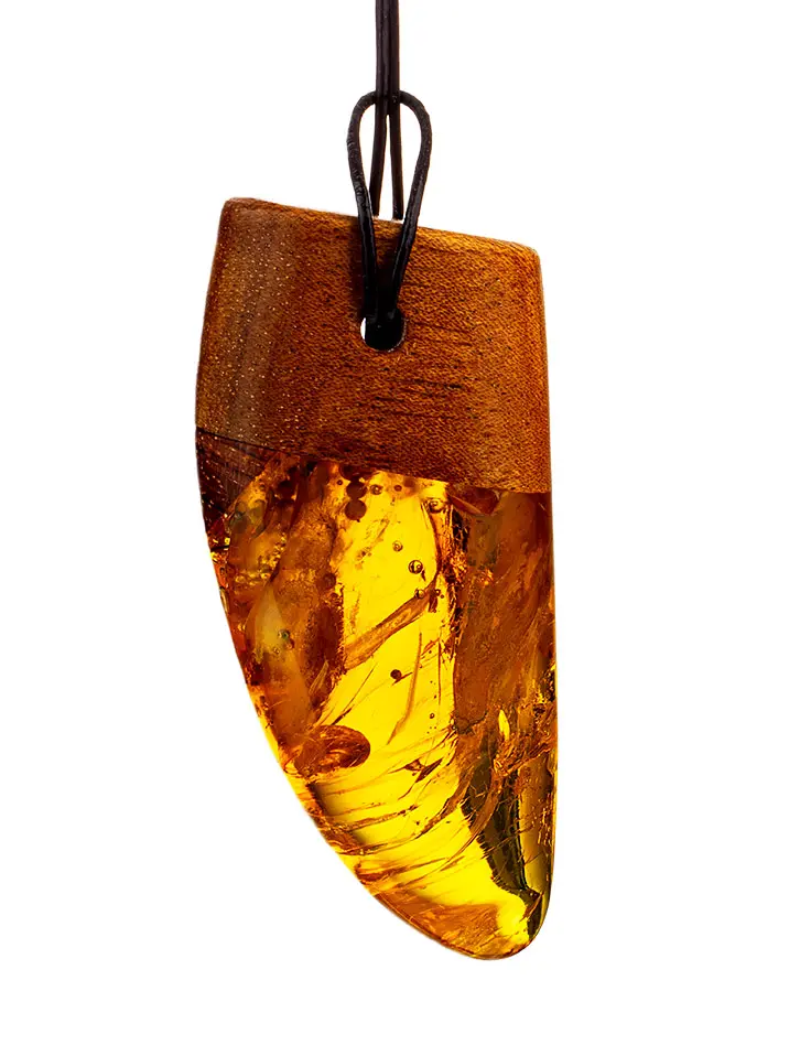 картинка Крупная подвеска из натурального янтаря и дерева «Индонезия» в онлайн магазине