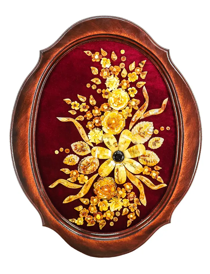 картинка Овальная картина из натурального балтийского янтаря на бордовом фоне «Букет с ромашкой и розами» в онлайн магазине
