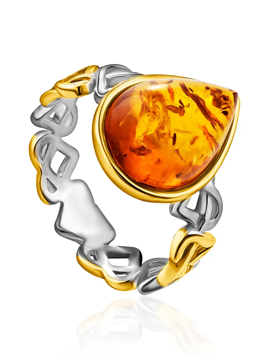 картинка Ажурное кольцо из серебра с позолотой и золотистого янтаря «Валетта» в онлайн магазине