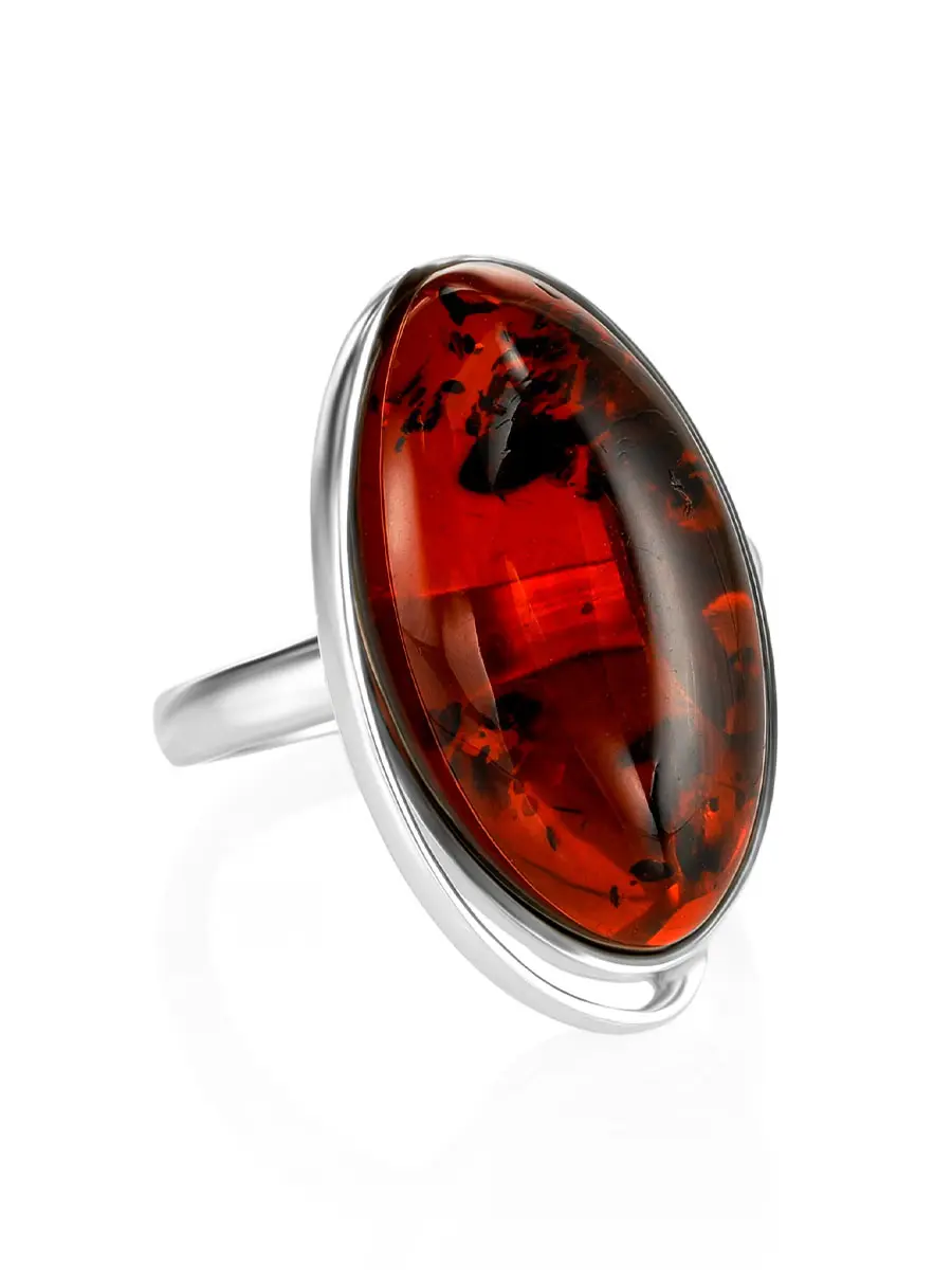 картинка Кольцо «Лагуна» с натуральным янтарем темно-вишневого цвета в изящном обрамлении в онлайн магазине