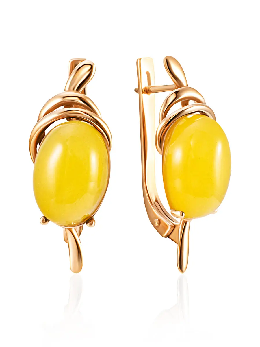 картинка Эффектные золотые серьги со вставкой из натурального янтаря медового цвета «Сигма» в онлайн магазине