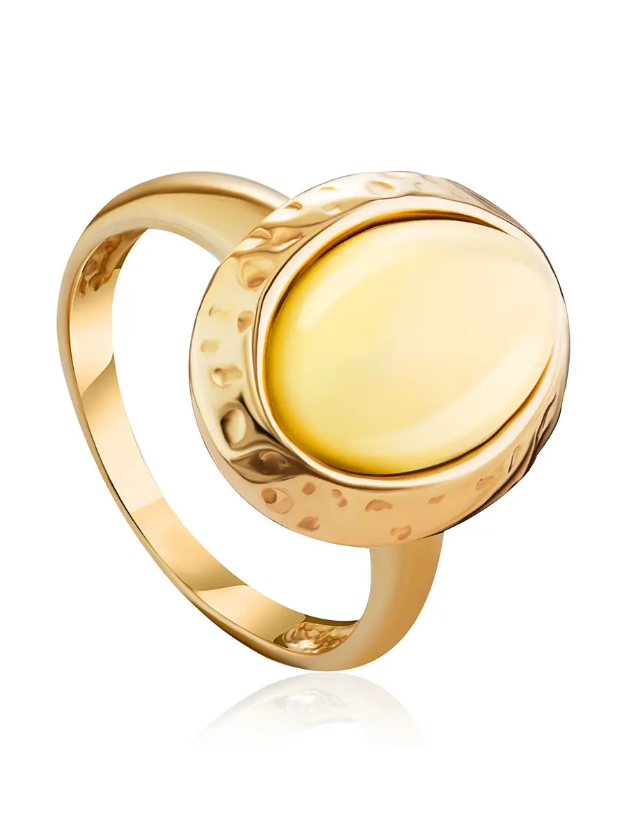 картинка Золотое кольцо с вставкой из натурального белого пейзажного янтаря «Камея» в онлайн магазине