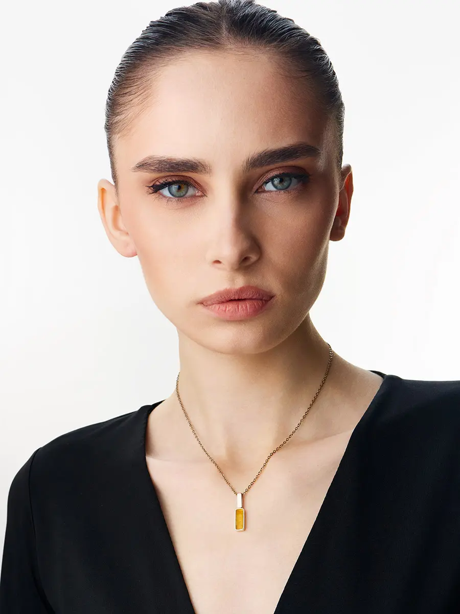 картинка Стильная подвеска London с лимонным янтарём в онлайн магазине