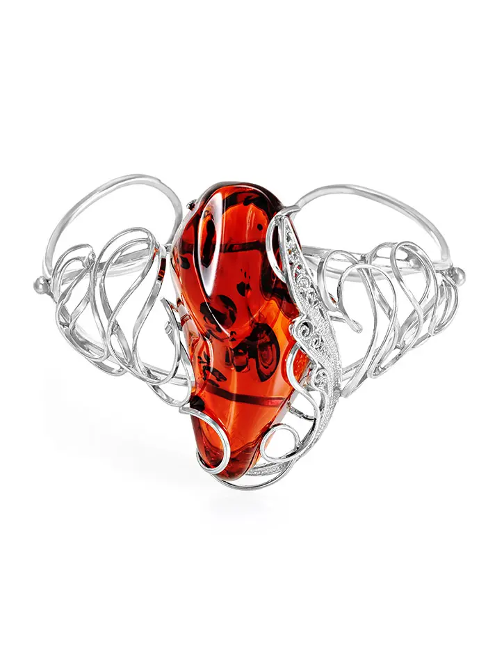 картинка Филигранный серебряный браслет с крупным натуральным янтарем вишнёвого цвета с искорками «Крылышко» в онлайн магазине