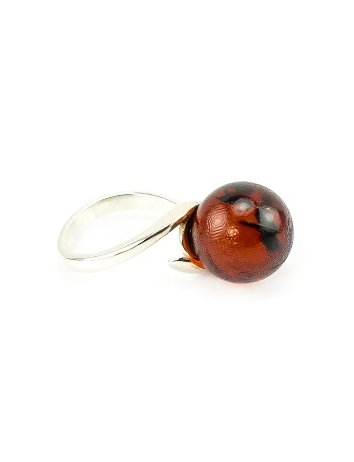 картинка Кольцо из серебра 925 пробы с янтарем вишневого цвета «Марс» в онлайн магазине