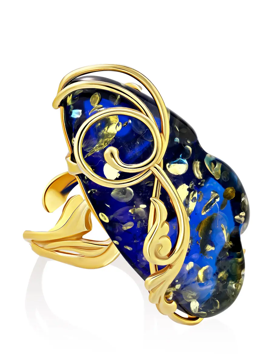 картинка Восхитительное кольцо из серебра с золочением и синего янтаря «Версаль» в онлайн магазине