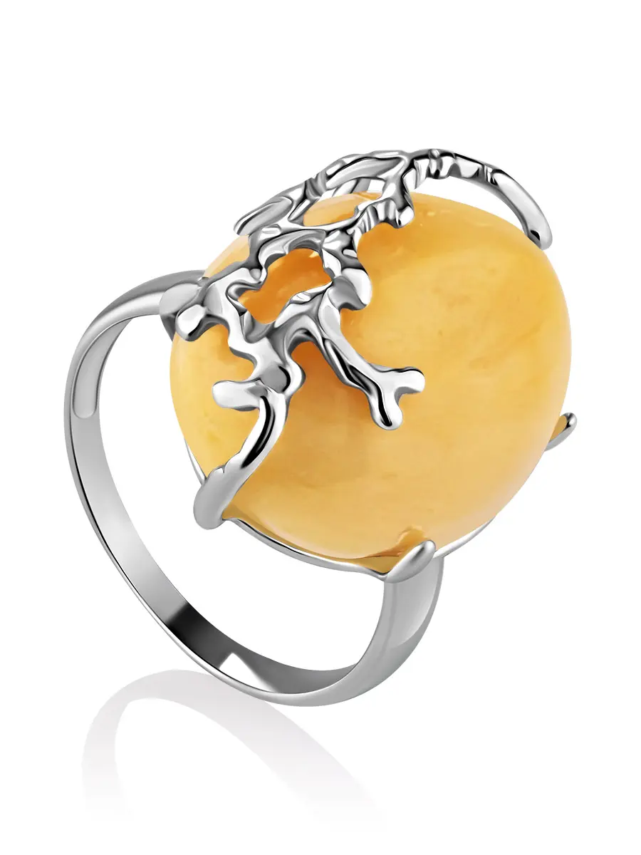 картинка Крупное кольцо из серебра и янтаря медового цвета «Ариэль» в онлайн магазине