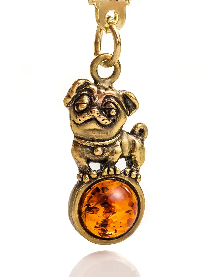 картинка Брелок с собачкой, украшенный натуральным янтарём «Мопс» в онлайн магазине