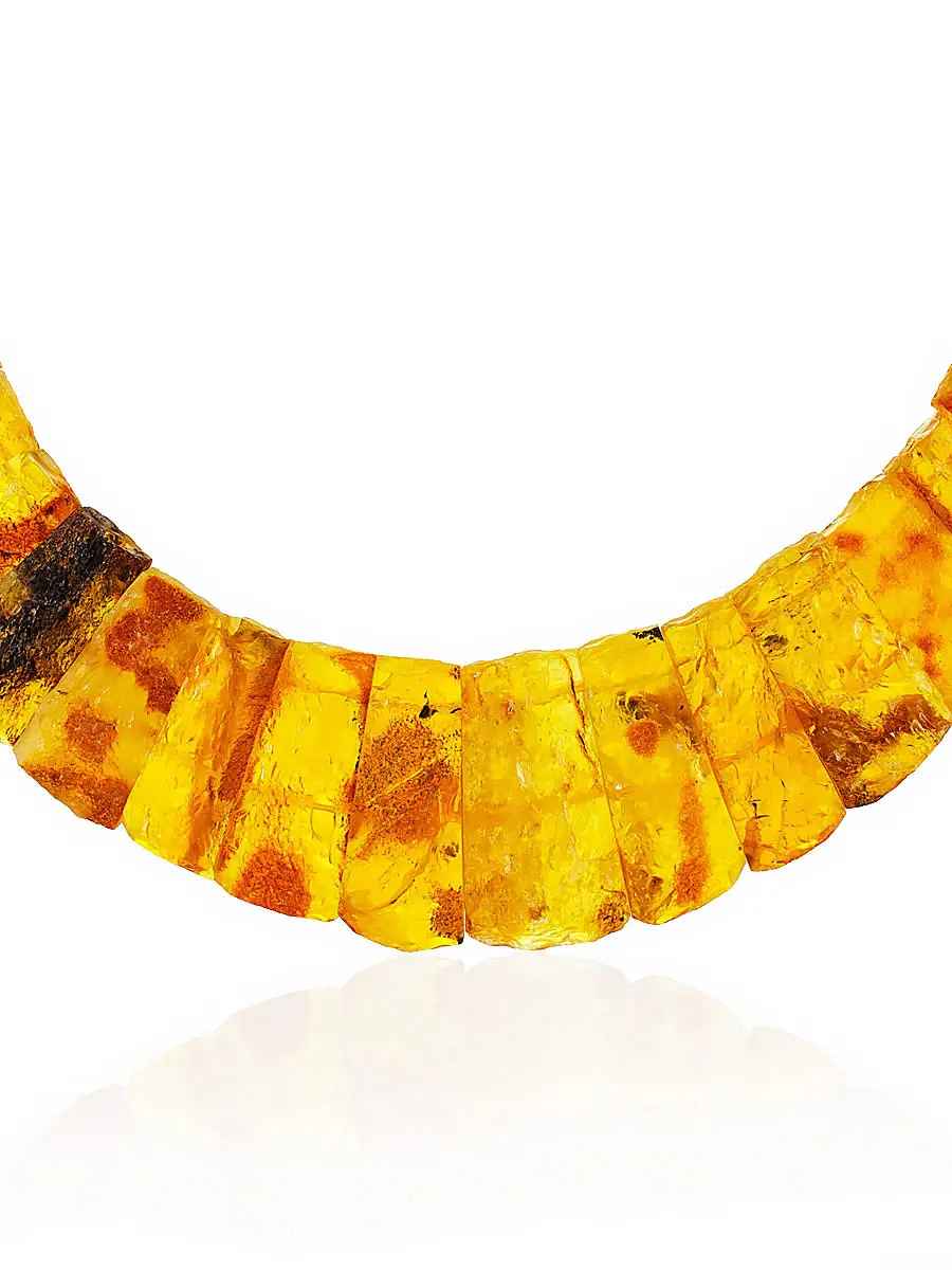 картинка Стильное плоское колье «Помпеи» из натурального нешлифованного лимонного янтаря в онлайн магазине