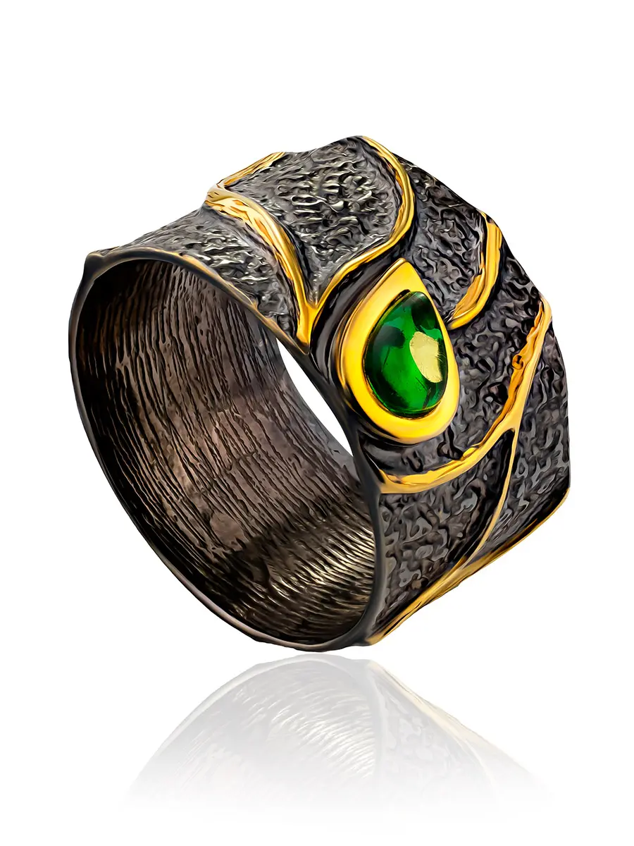 картинка Роскошное кольцо из серебра с чернением и золочением и янтарём изумрудного оттенка «Элементаль» в онлайн магазине