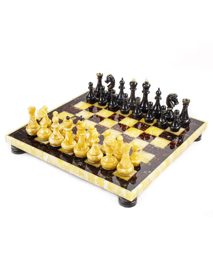 картинка Шахматная доска из натурального балтийского янтаря с янтарными фигурками в онлайн магазине