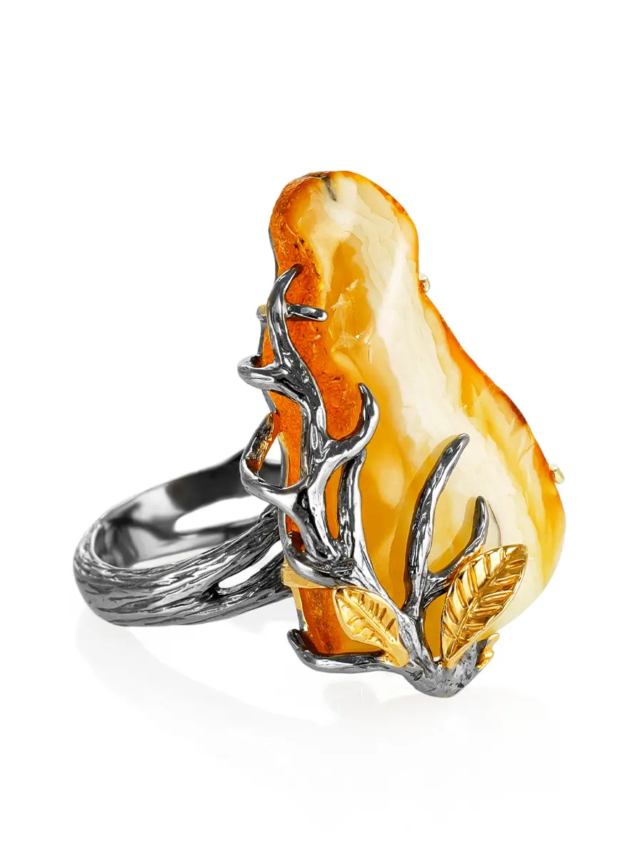 картинка Красивое кольцо с цельным янтарём в золочённом серебре «Колибри» в онлайн магазине