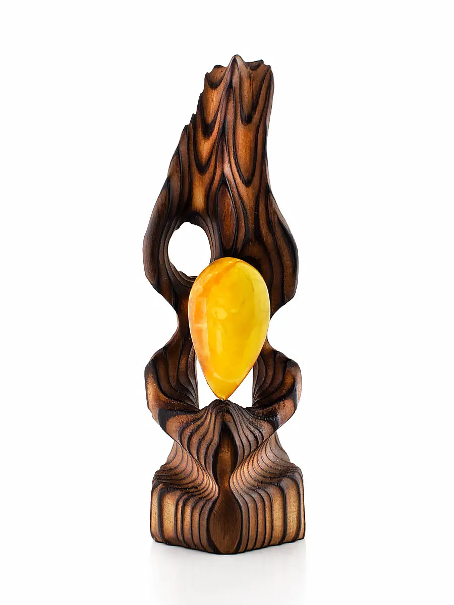 картинка Декоративная статуэтка из дерева, украшенная цельным кусочком натурального янтаря в онлайн магазине