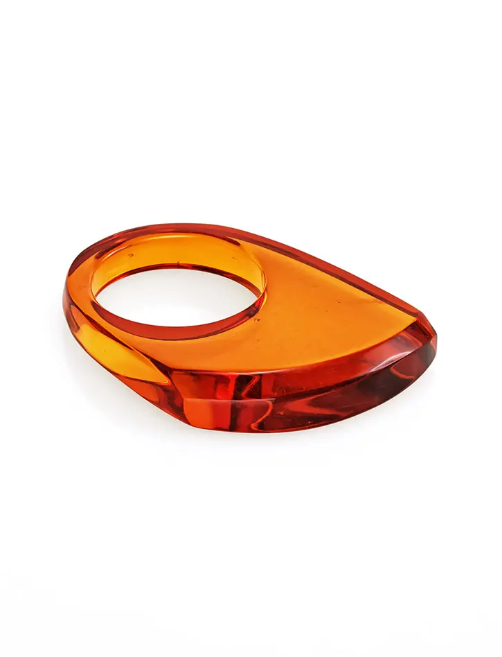 картинка Необычное кольцо из натурального цельного балтийского янтаря «Фаэтон» в онлайн магазине