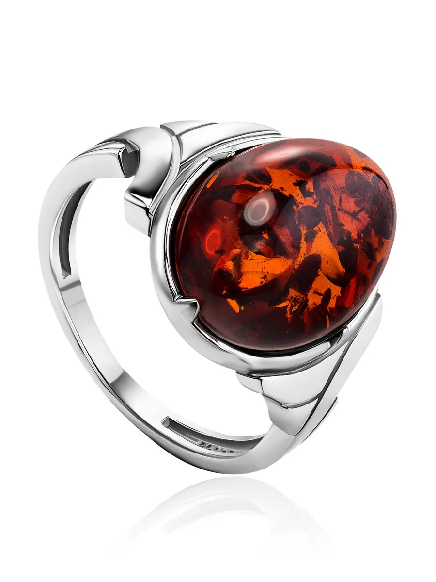 картинка Яркое кольцо из серебра и янтаря вишнёвого цвета «Люмьер» в онлайн магазине