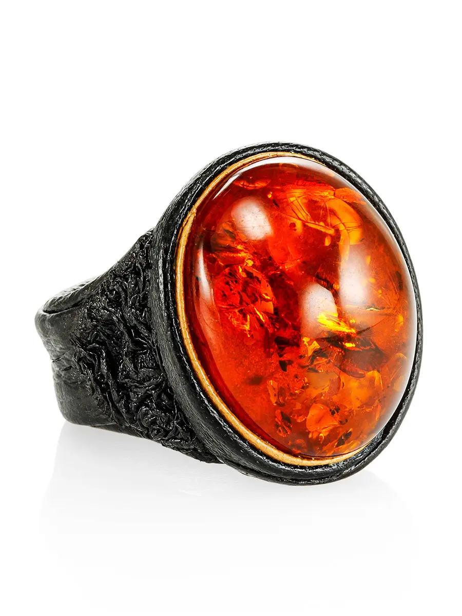 картинка Кожаное кольцо-перстень с крупным искрящимся янтарём «Нефертити» в онлайн магазине