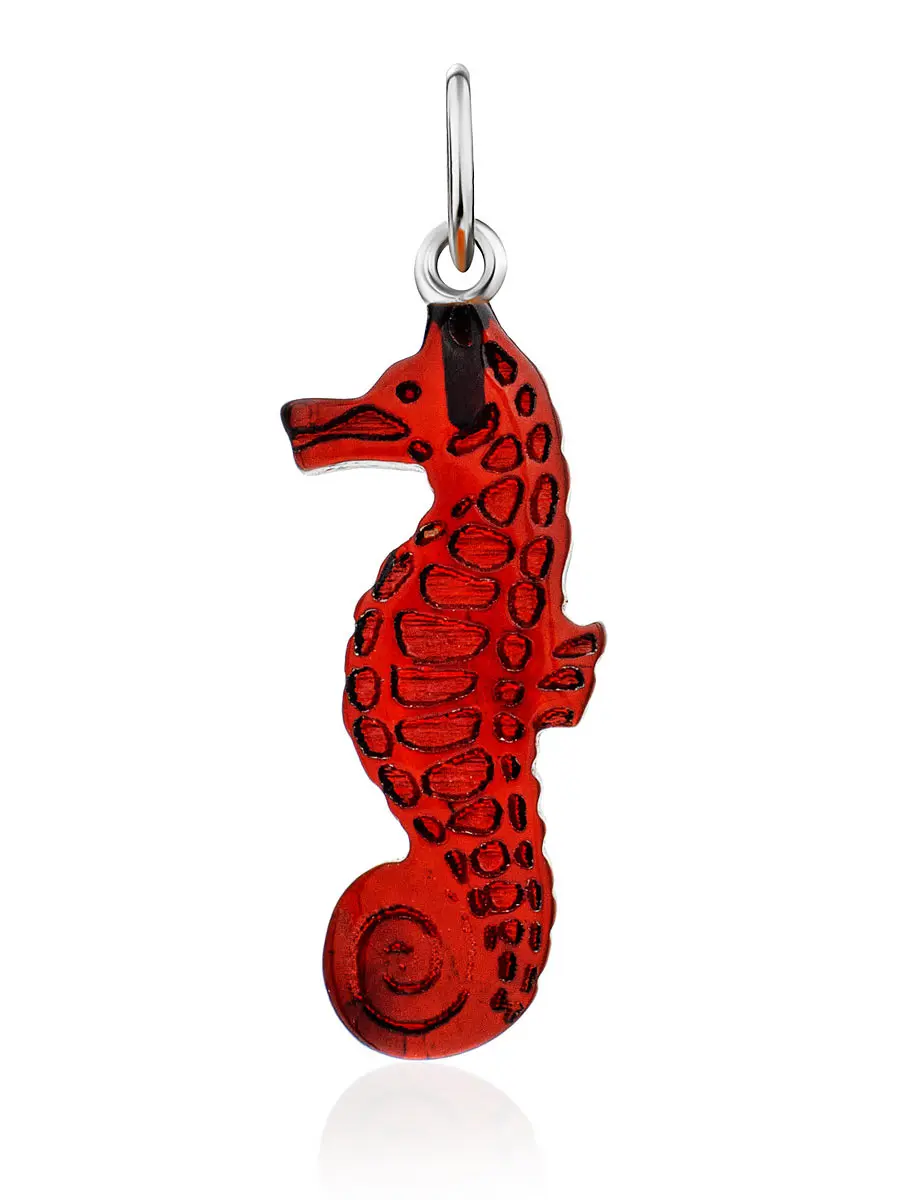 картинка Оригинальная необычная подвеска из резного тёмно-вишнёвого янтаря «Морской конёк» в онлайн магазине