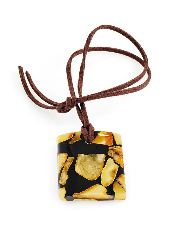 картинка Подвеска из янтарной мозаики  на шнурке «Далматин черный» в онлайн магазине