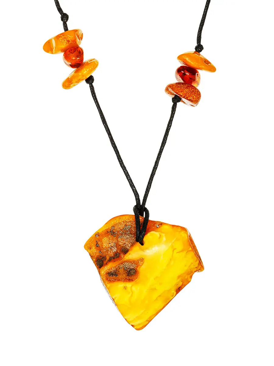 картинка Стильное колье с объёмной подвеской из натурального янтаря «Мадагаскар» в онлайн магазине