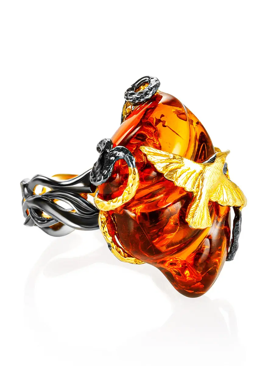картинка Нарядное кольцо из натурального янтаря в позолоченной оправе «Колибри» в онлайн магазине