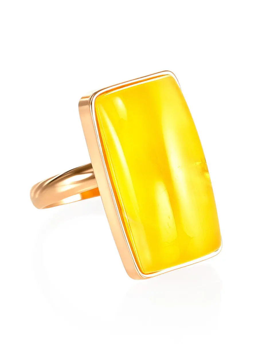 картинка Изысканное прямоугольное кольцо с натуральным балтийским янтарём медового цвета в онлайн магазине