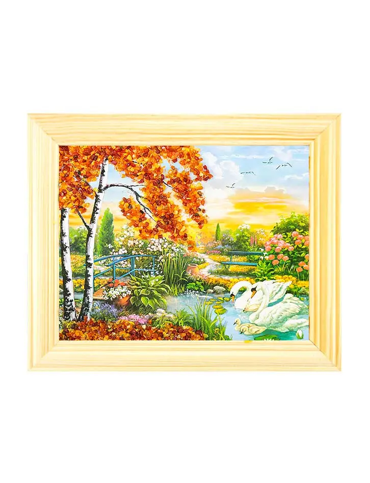 картинка Пейзаж с семейством лебедей, украшенный янтарём в светлой раме 15 см (В) х 17 см (Ш) в онлайн магазине