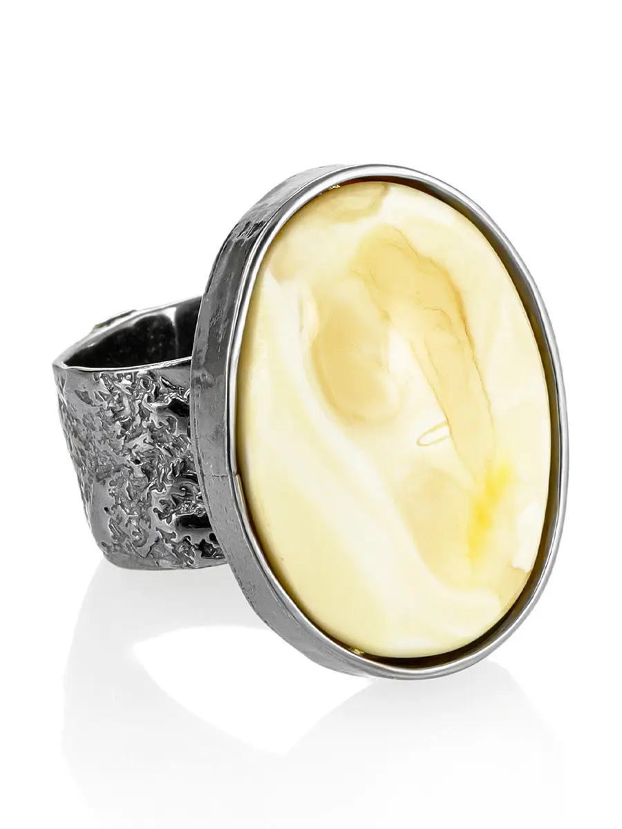 картинка Кольцо «Апейрон» с красивым молочно-сливочным янтарём в онлайн магазине