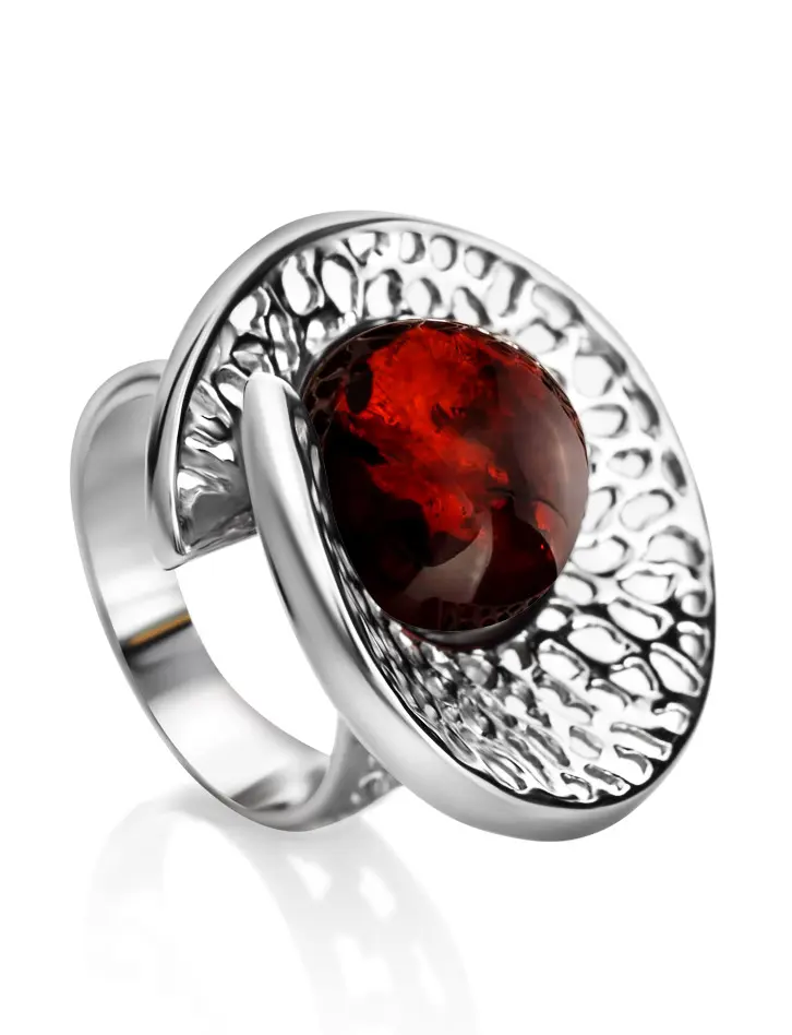 картинка Изысканное кольцо с натуральным балтийским янтарём вишнёвого цвета «Венера» в онлайн магазине