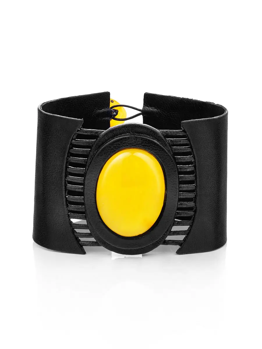 картинка Широкий кожаный браслет со вставкой из медового балтийского янтаря «Амазонка» в онлайн магазине