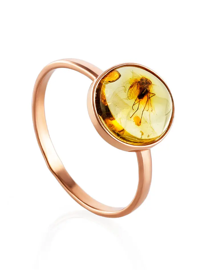 картинка Уникальное кольцо «Клио» из золота с натуральным балтийским янтарём с инклюзом насекомого в онлайн магазине