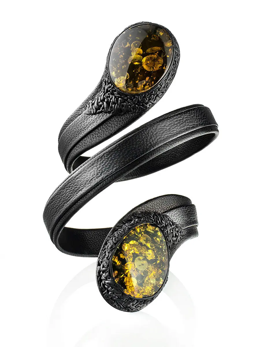 картинка Кожаный браслет «Змейка» в два оборота, украшенный искрящимся янтарём в онлайн магазине