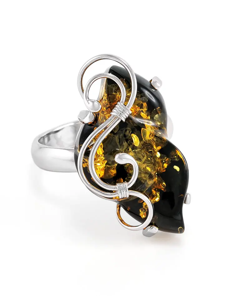 картинка Роскошное кольцо из натурального искрящегося янтаря зеленого цвета в серебряном обрамлении «Риальто» в онлайн магазине