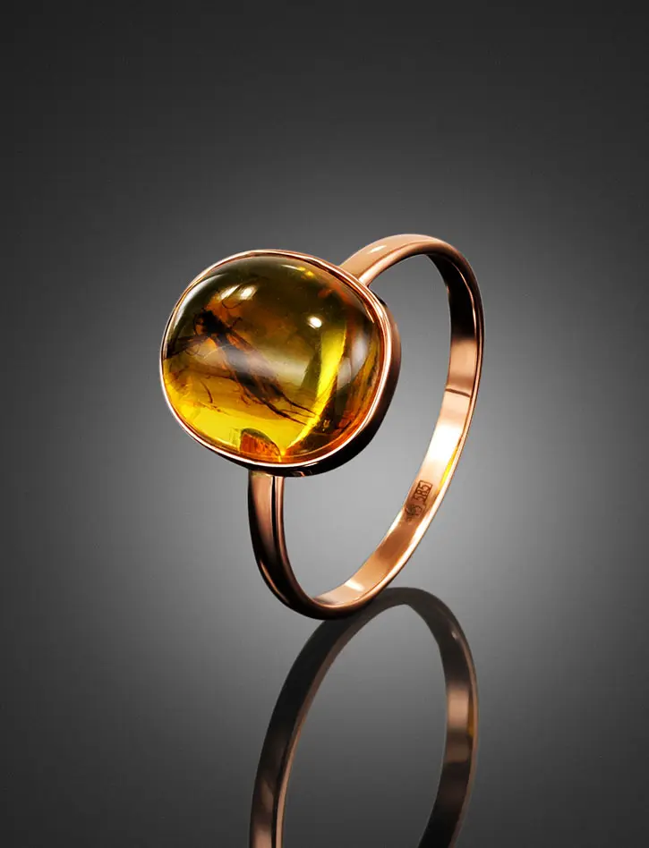 картинка Уникальное кольцо «Клио» из золота с натуральным балтийским янтарём с инклюзом в онлайн магазине