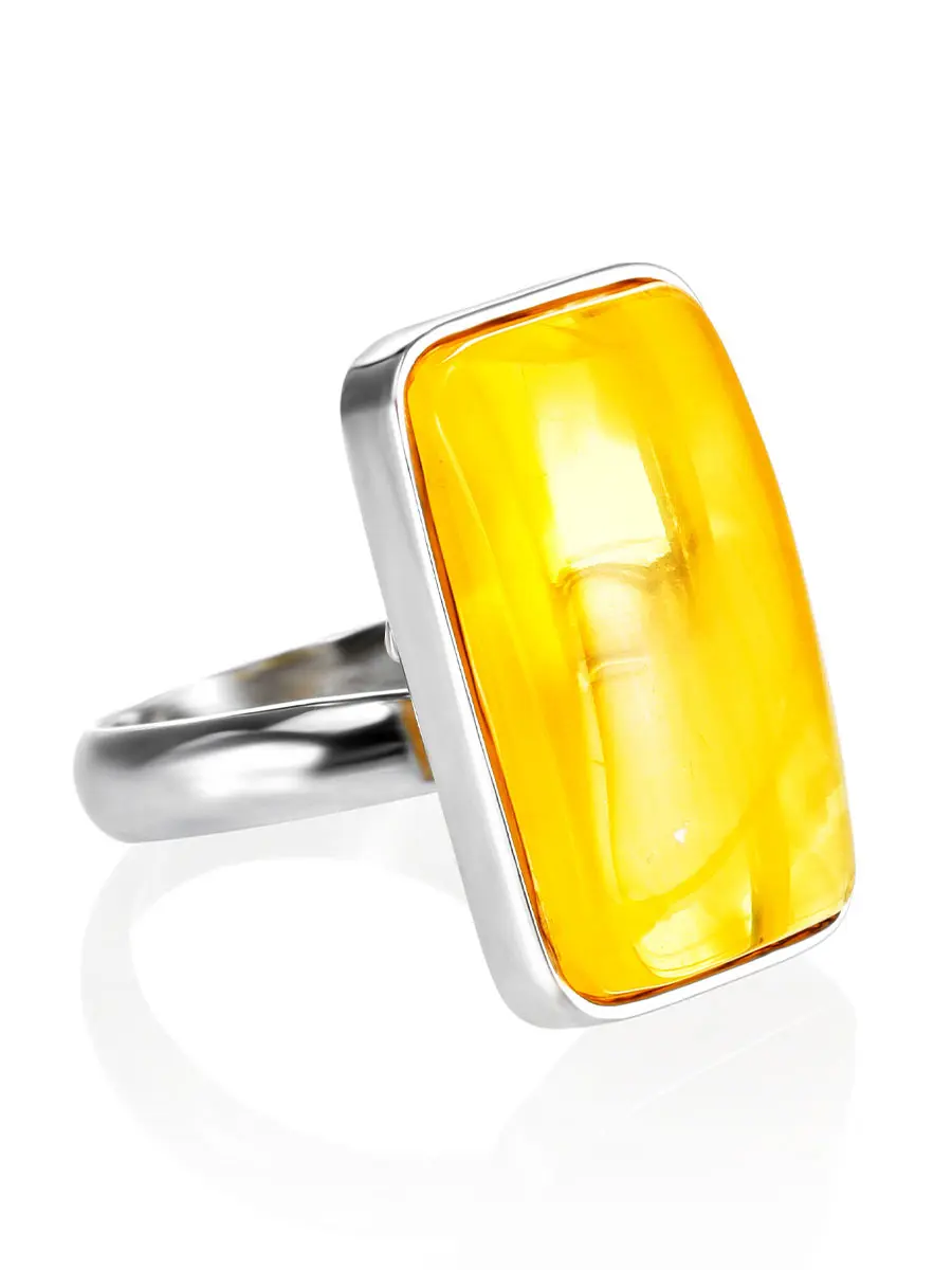 картинка Лаконичное кольцо из серебра и натурального балтийского янтаря «Глянец» в онлайн магазине