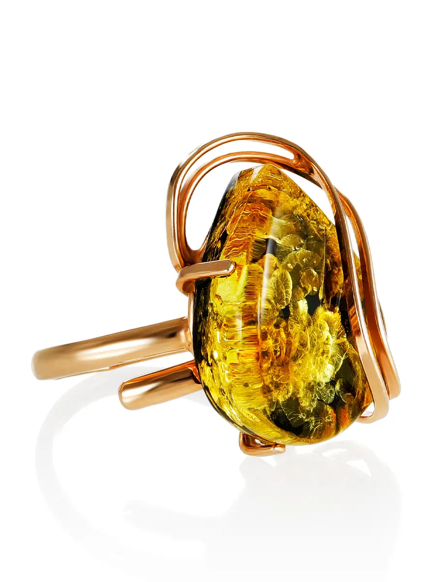 картинка Роскошное кольцо с зелёным янтарём в золочённой оправе «Риальто» в онлайн магазине