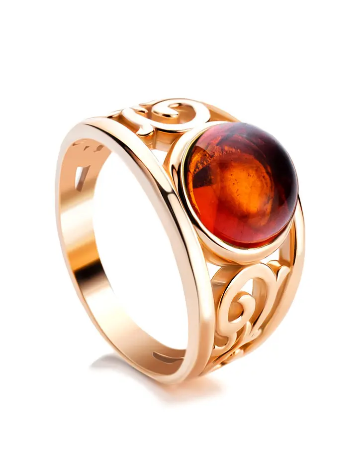 картинка Ажурное золотое кольцо «Шахерезада» с коньячным янтарём в онлайн магазине